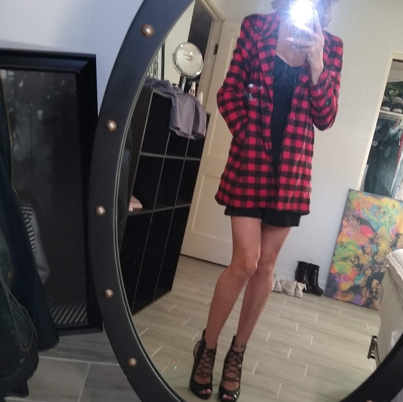 Meet your Posher, Elle - Picture 7 of 11